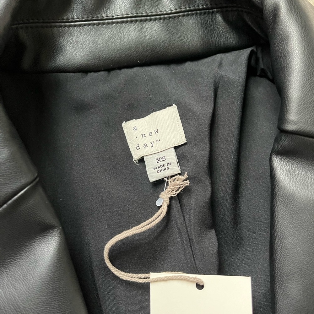 A New Day Women's Black Faux Leather Blazer NWT Size XS - Picture 3 of 5